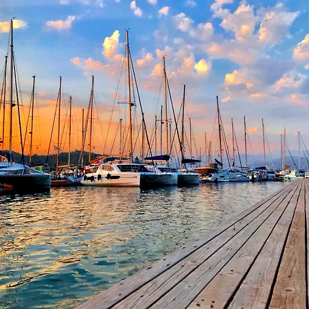 Hotell Yacht Classic - Boutique Class 4*