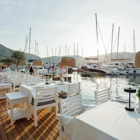 Yacht Classic - Boutique Class Hotel